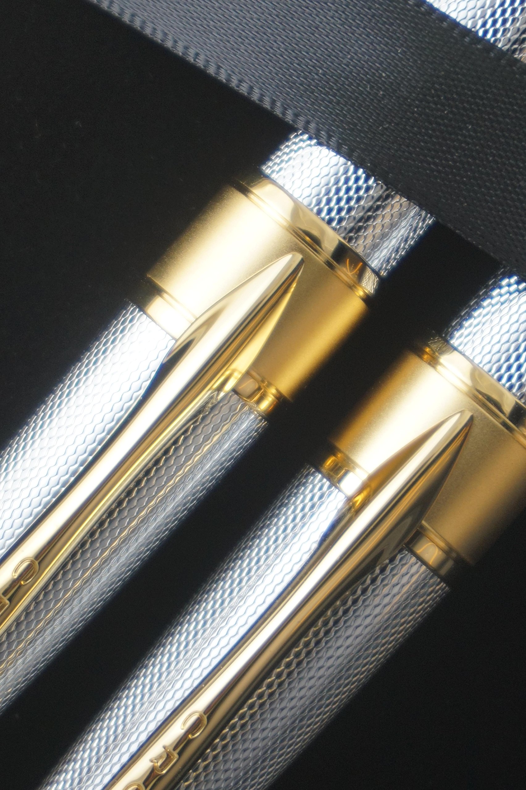 Cross Limited Edition in elegant haberdashery finishes Apogee Executive Diamond Cut Elegant 23KT Gold Medalist Selectip with Gel Ink Rollerball pen...