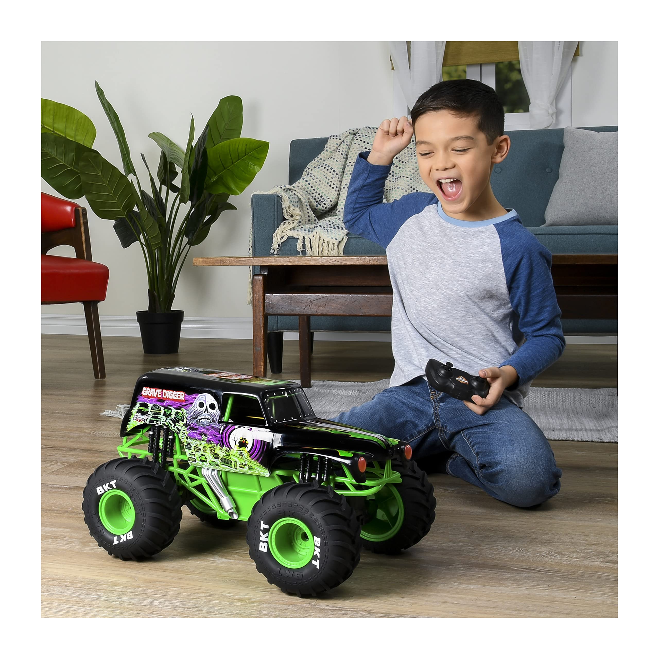 Monster Jam, Official Grave Digger Remote Control Truck 1:15 Scale, 2.4GHz