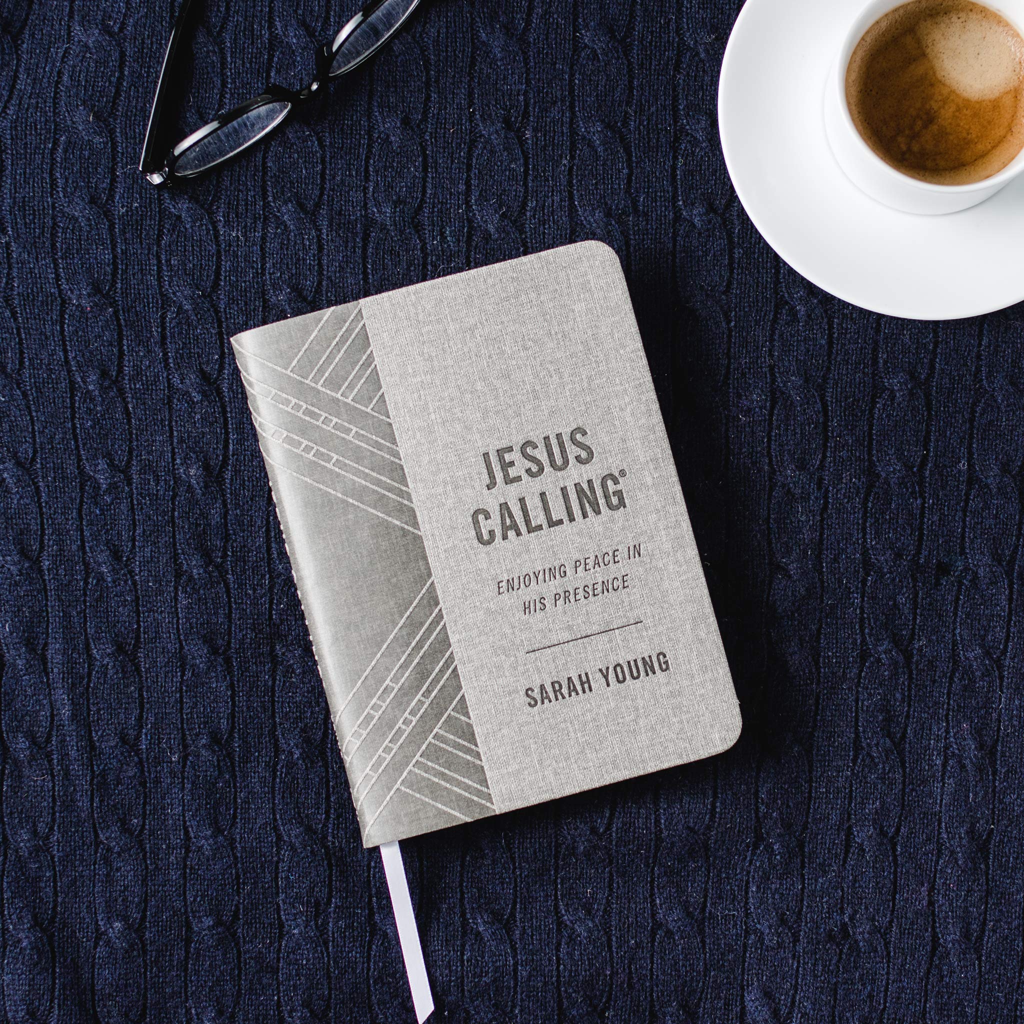 Jesus Calling, Textured Gray Leathersoft, with Full Scriptures: Enjoying Peace in His Presence (a 365-Day Devotional)
