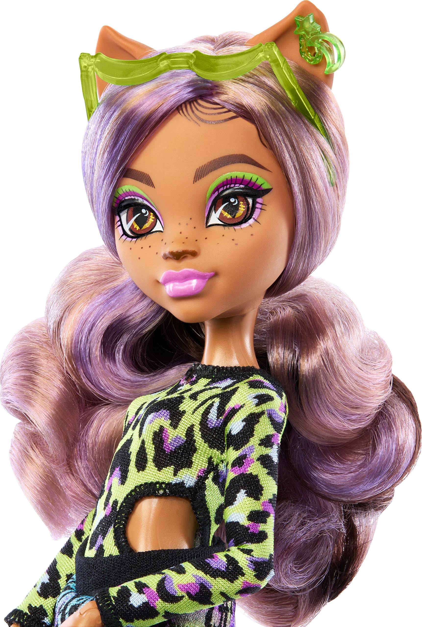 Monster High Scare-adise Island Clawdeen Wolf Doll with Swimsuit, Joggers and Beach Accessories Like Visor, Water Bottle, and Book