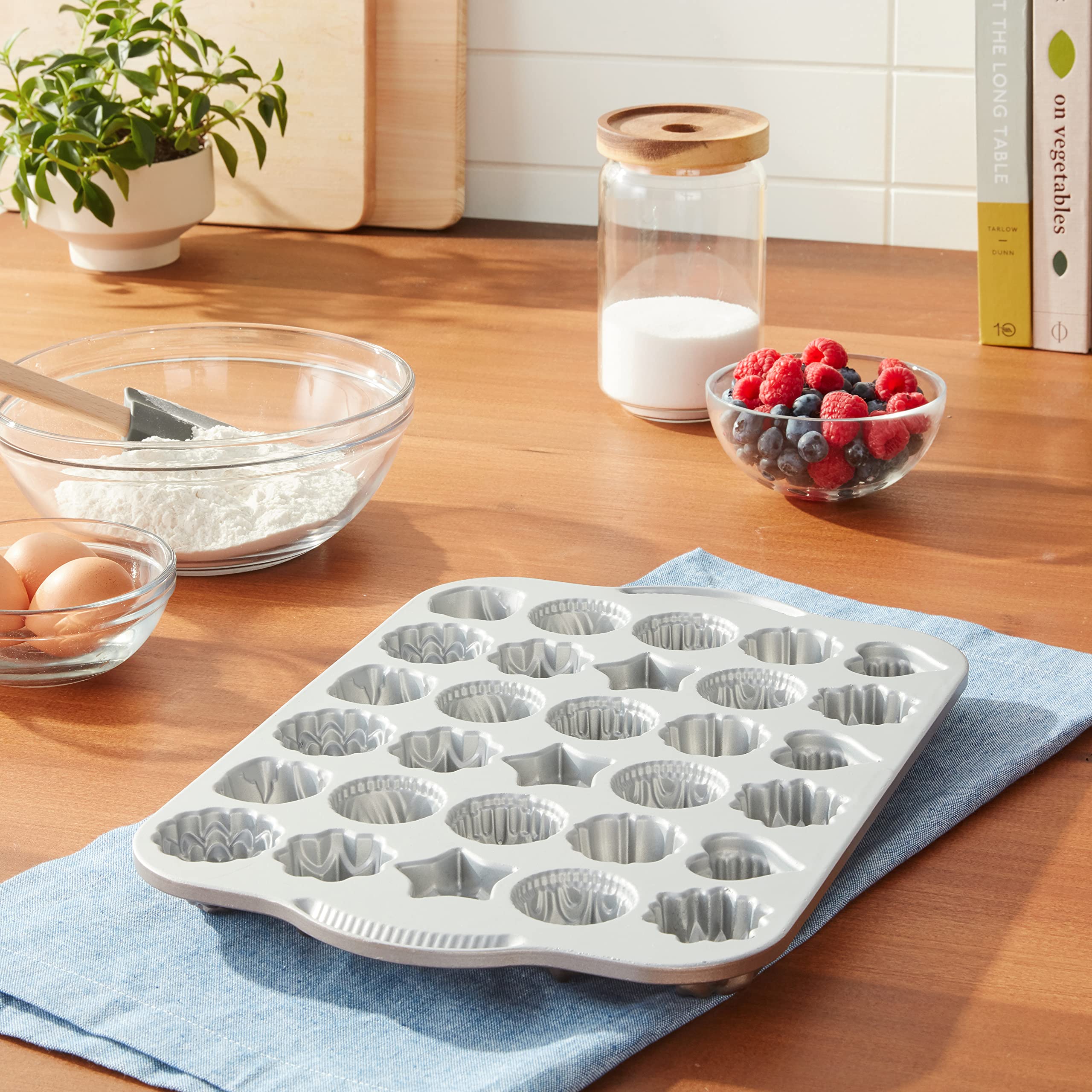 Nordic Ware Tea Cakes Cast Aluminum Cakelet, 2.5 Cup Capacity, Toffee