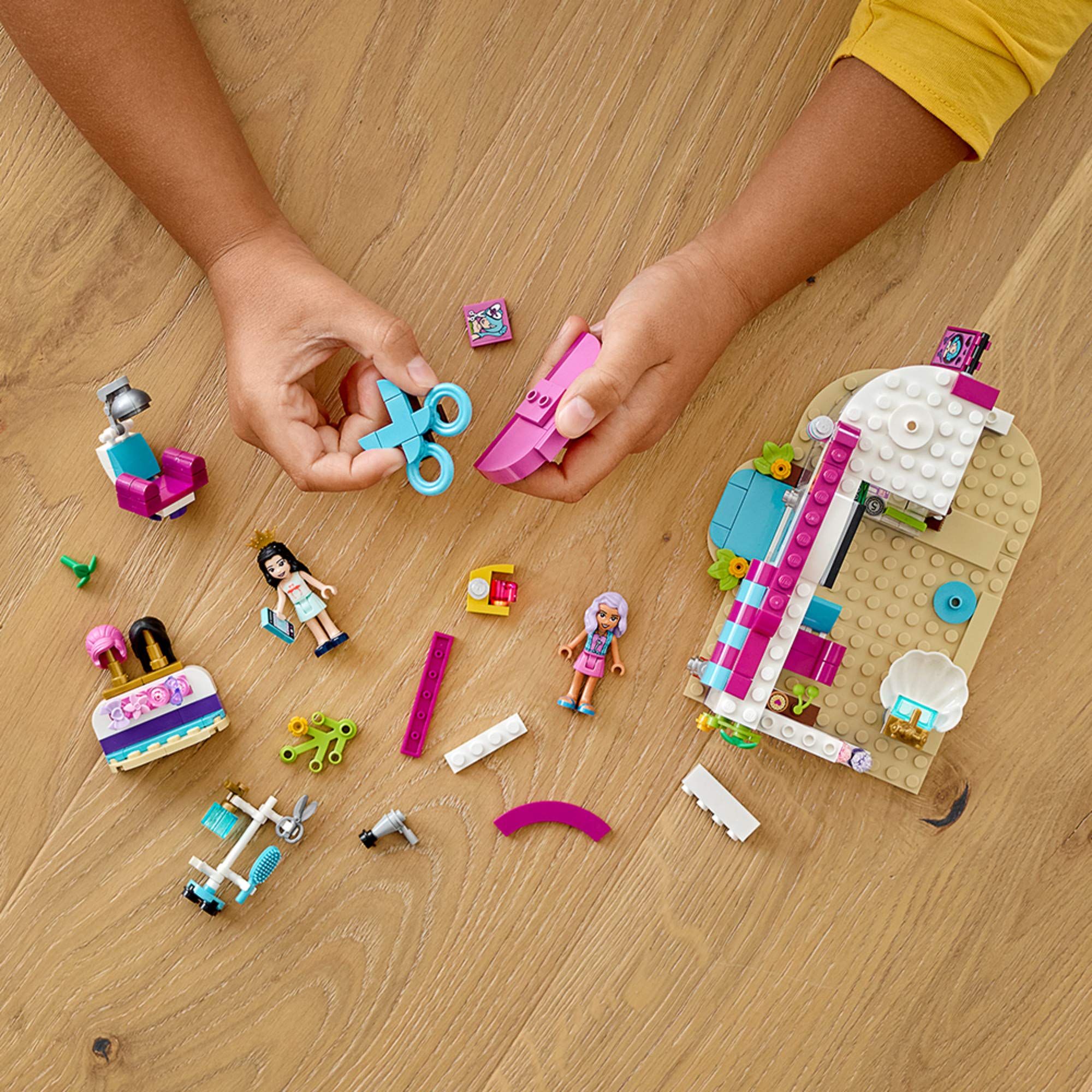 Mua LEGO Friends Heartlake City Play Hair Salon Fun Toy 41391 Building Kit,  Featuring Friends Character Emma (235 Pieces) trên Amazon Mỹ chính hãng  2023 | Fado