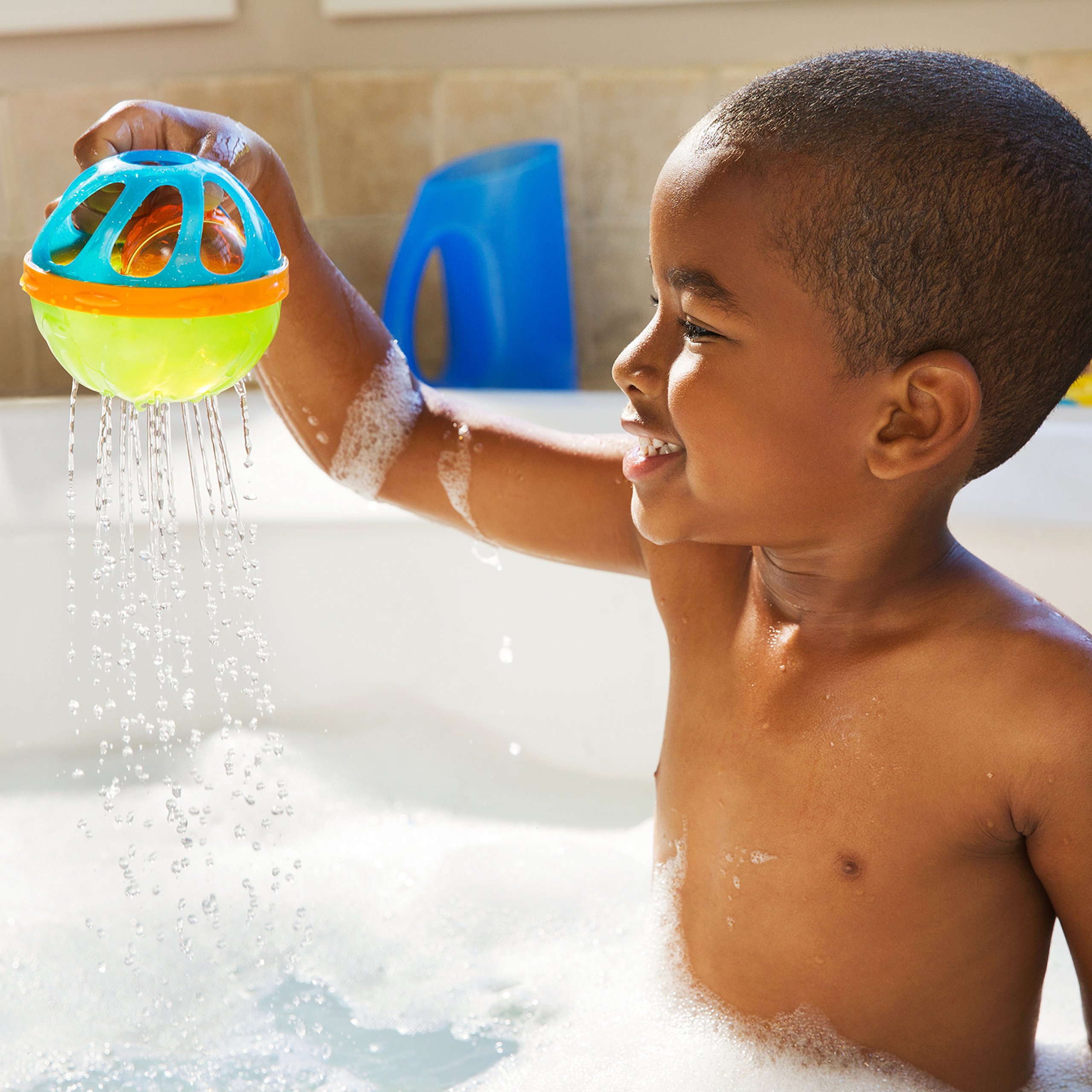 Munchkin® Shake’n Strain Baby Bath Ball Bath Toy, Colors May Vary