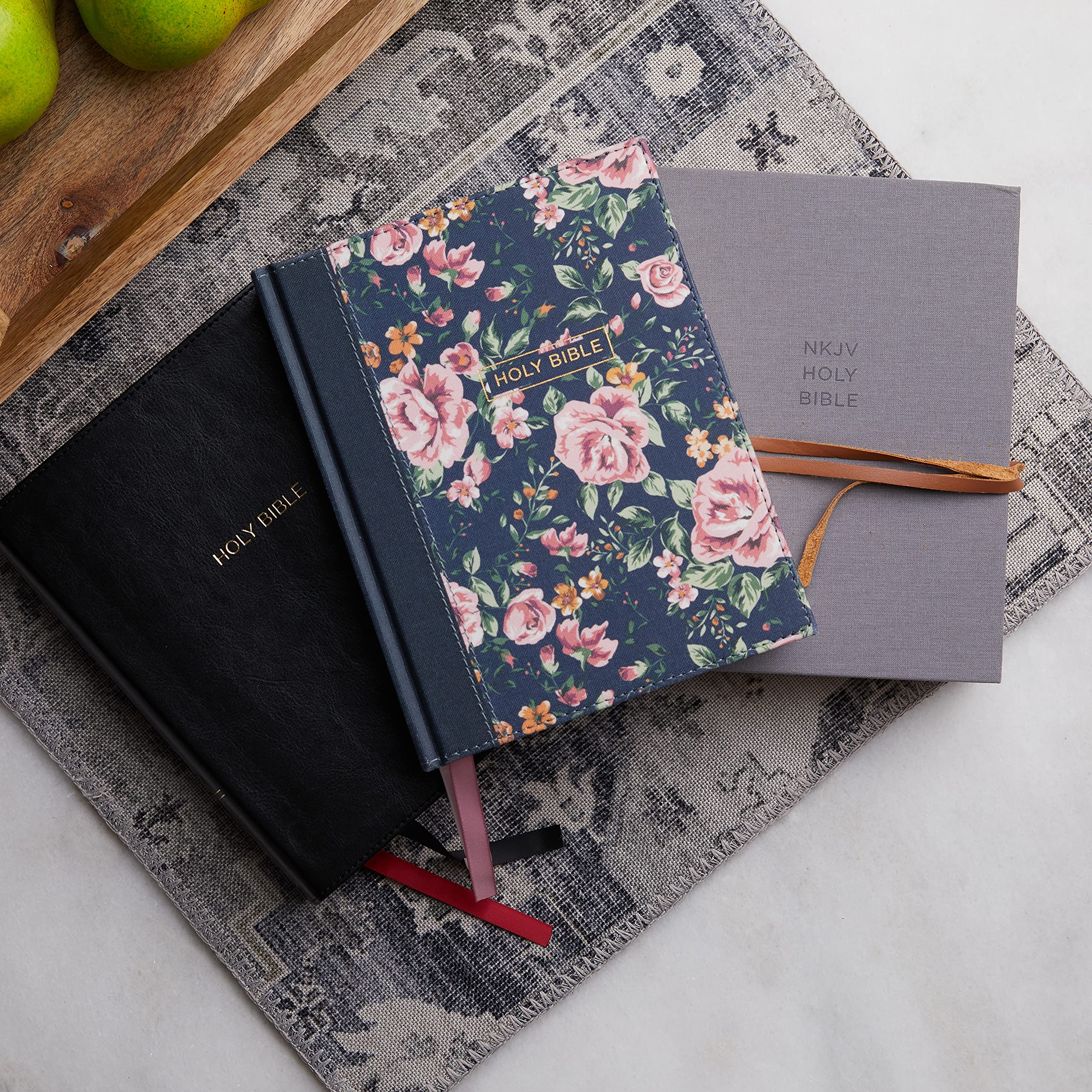 NKJV, Journal the Word Bible, Cloth over Board, Gray Floral, Red Letter, Comfort Print: Reflect, Journal, or Create Art Next to Your Favorite Verses