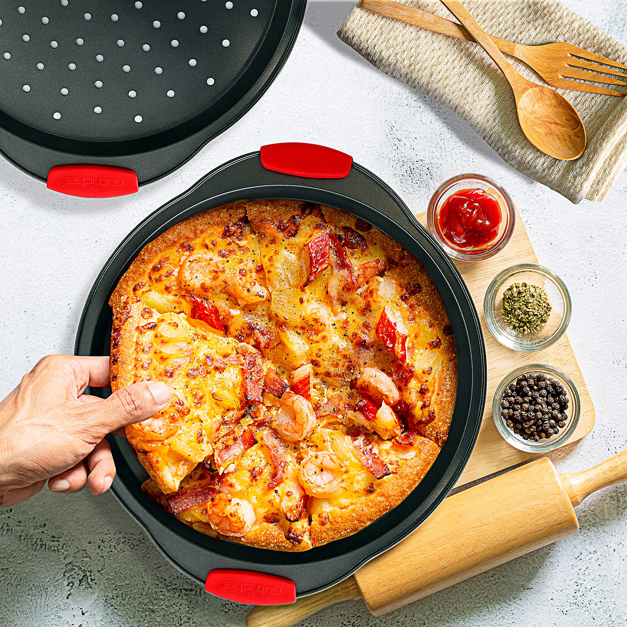 NutriChef Non-Stick Pizza Tray - with Silicone Handle, Round Steel Non-stick Pan with Perforated Holes, Premium Bakeware, Pizza Tray with Silicone and Oversized Handle, Dishwasher Safe - NCBPIZ3